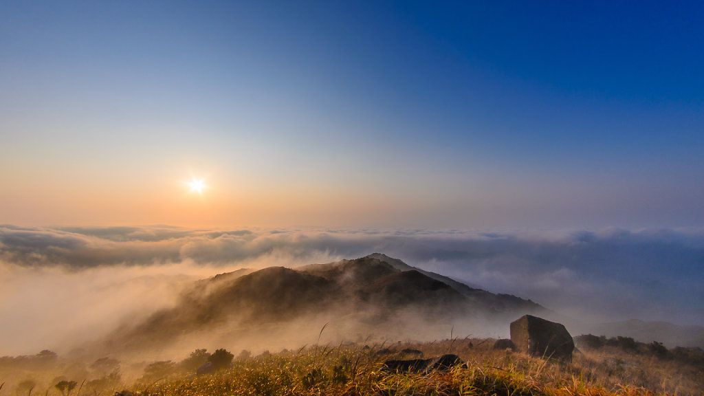 Sunrise Over Sea of Clouds 雲海日出